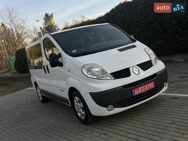 Белый Рено Трафик, объемом двигателя 2.5 л и пробегом 248 тыс. км за 11300 $, фото 28 на Automoto.ua