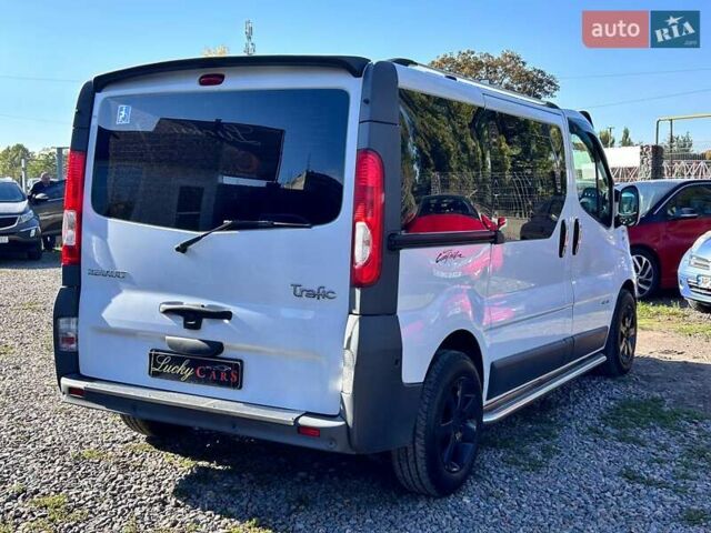 Белый Рено Трафик, объемом двигателя 2.5 л и пробегом 257 тыс. км за 12200 $, фото 3 на Automoto.ua