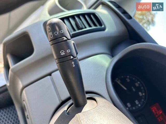 Белый Рено Трафик, объемом двигателя 2.5 л и пробегом 257 тыс. км за 12200 $, фото 18 на Automoto.ua