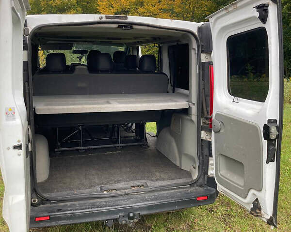 Білий Рено Трафік, об'ємом двигуна 2 л та пробігом 271 тис. км за 11500 $, фото 9 на Automoto.ua