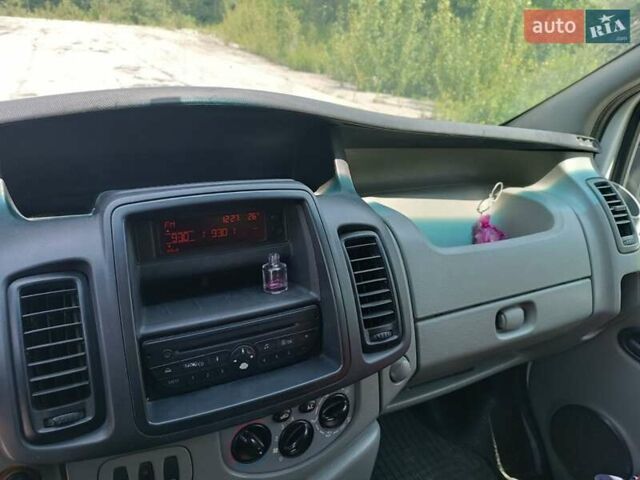 Білий Рено Трафік, об'ємом двигуна 2 л та пробігом 411 тис. км за 10500 $, фото 18 на Automoto.ua