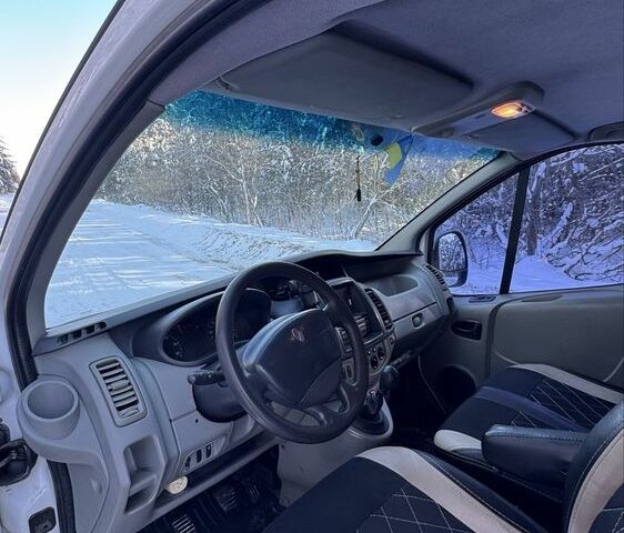 Білий Рено Трафік, об'ємом двигуна 2 л та пробігом 320 тис. км за 12000 $, фото 4 на Automoto.ua