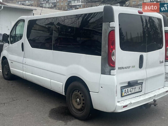 Белый Рено Трафик, объемом двигателя 2 л и пробегом 385 тыс. км за 12000 $, фото 1 на Automoto.ua