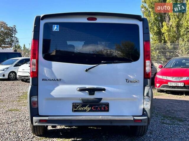 Белый Рено Трафик, объемом двигателя 2.5 л и пробегом 257 тыс. км за 12200 $, фото 5 на Automoto.ua