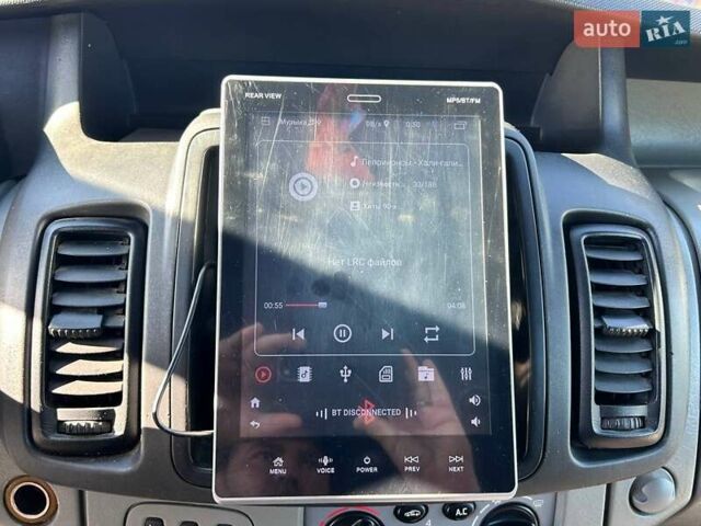 Белый Рено Трафик, объемом двигателя 2.5 л и пробегом 257 тыс. км за 12200 $, фото 26 на Automoto.ua