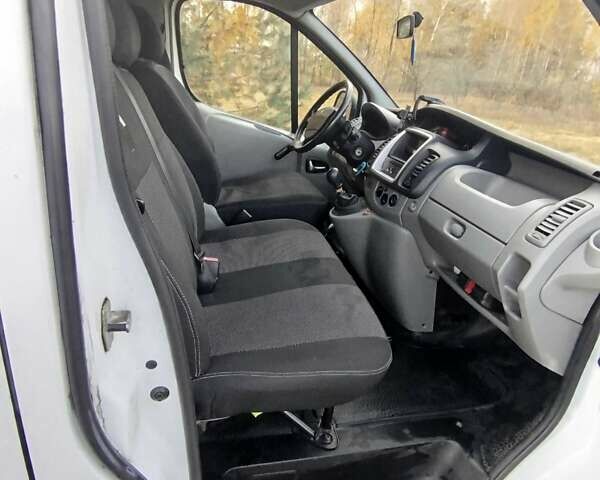 Білий Рено Трафік, об'ємом двигуна 2 л та пробігом 330 тис. км за 10900 $, фото 6 на Automoto.ua