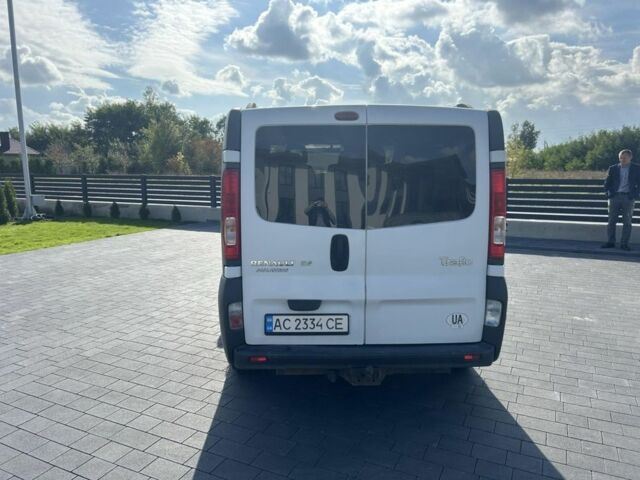 Белый Рено Трафик, объемом двигателя 2 л и пробегом 393 тыс. км за 9800 $, фото 2 на Automoto.ua