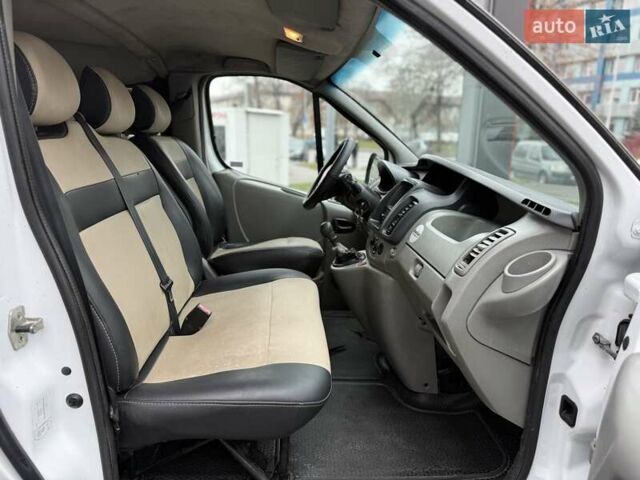 Білий Рено Трафік, об'ємом двигуна 2 л та пробігом 385 тис. км за 11000 $, фото 9 на Automoto.ua