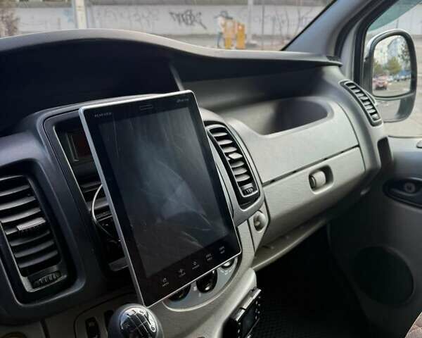 Білий Рено Трафік, об'ємом двигуна 2.5 л та пробігом 340 тис. км за 10999 $, фото 6 на Automoto.ua