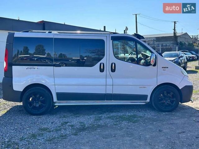 Белый Рено Трафик, объемом двигателя 2.5 л и пробегом 257 тыс. км за 12200 $, фото 4 на Automoto.ua