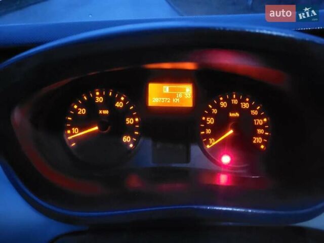 Белый Рено Трафик, объемом двигателя 2 л и пробегом 207 тыс. км за 11890 $, фото 83 на Automoto.ua