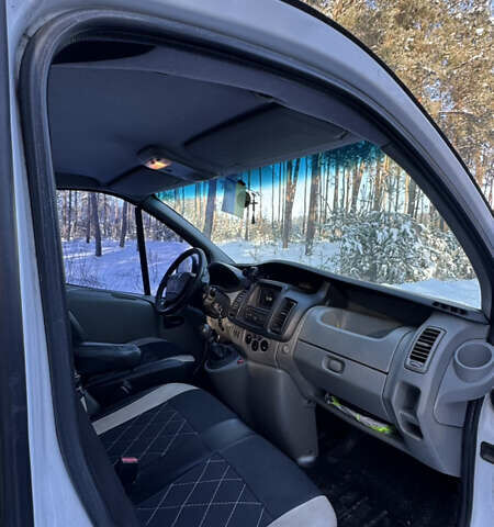 Белый Рено Трафик, объемом двигателя 2 л и пробегом 320 тыс. км за 12000 $, фото 12 на Automoto.ua