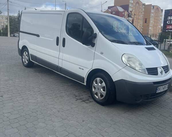 Белый Рено Трафик, объемом двигателя 2 л и пробегом 270 тыс. км за 8700 $, фото 1 на Automoto.ua