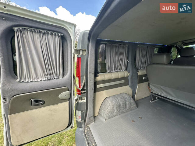 Белый Рено Трафик, объемом двигателя 2 л и пробегом 300 тыс. км за 9800 $, фото 23 на Automoto.ua