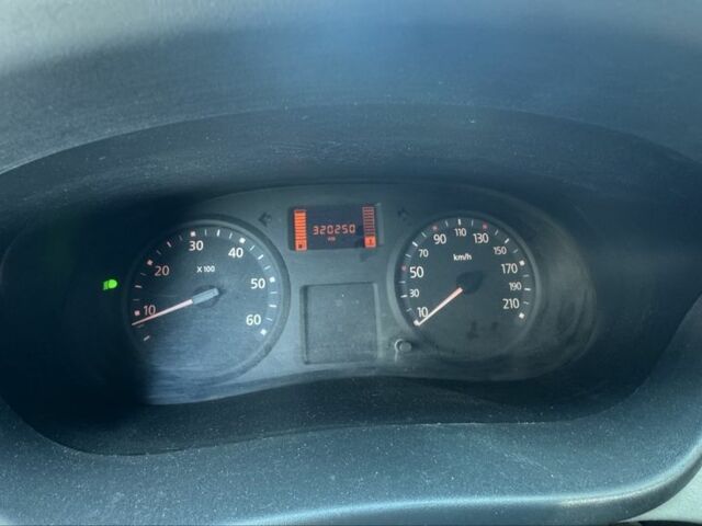 Білий Рено Трафік, об'ємом двигуна 2 л та пробігом 320 тис. км за 12000 $, фото 9 на Automoto.ua