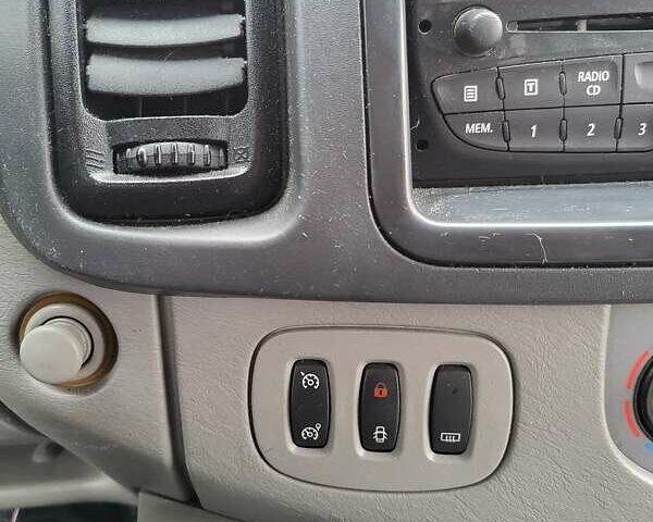 Рено Трафик 2011 в Ровно на Automoto.ua Белый Рено Трафик, объемом двигателя 2 л и пробегом 402 тыс. км за 11200 $, фото 28 на Automoto.ua