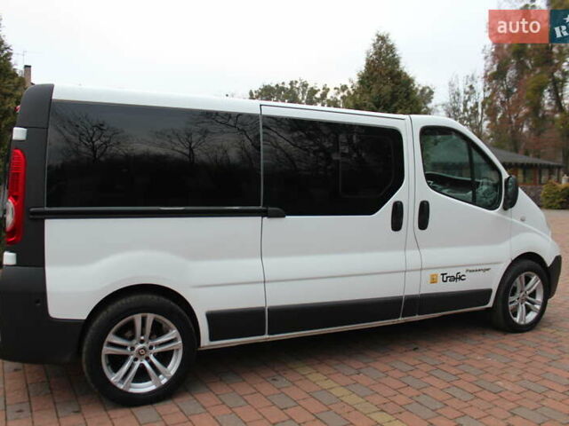 Белый Рено Трафик, объемом двигателя 2 л и пробегом 272 тыс. км за 13598 $, фото 5 на Automoto.ua