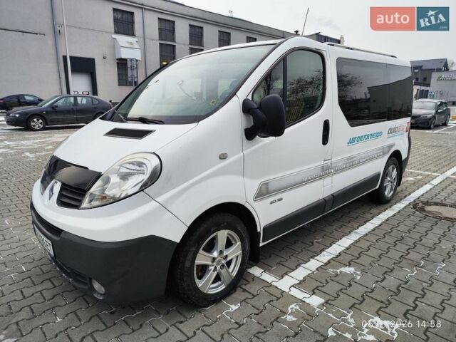 Белый Рено Трафик, объемом двигателя 2 л и пробегом 301 тыс. км за 10500 $, фото 1 на Automoto.ua