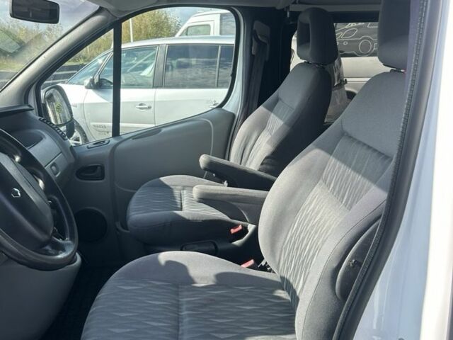 Белый Рено Трафик, объемом двигателя 2 л и пробегом 393 тыс. км за 9800 $, фото 5 на Automoto.ua