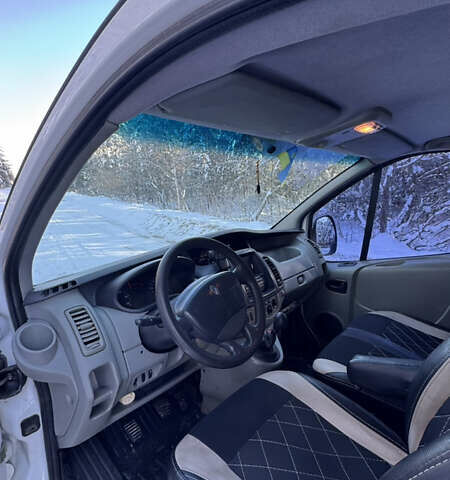 Белый Рено Трафик, объемом двигателя 2 л и пробегом 320 тыс. км за 12000 $, фото 10 на Automoto.ua