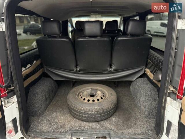 Білий Рено Трафік, об'ємом двигуна 2 л та пробігом 385 тис. км за 11000 $, фото 23 на Automoto.ua
