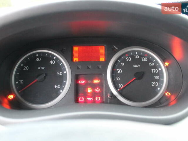 Белый Рено Трафик, объемом двигателя 2 л и пробегом 272 тыс. км за 13598 $, фото 24 на Automoto.ua