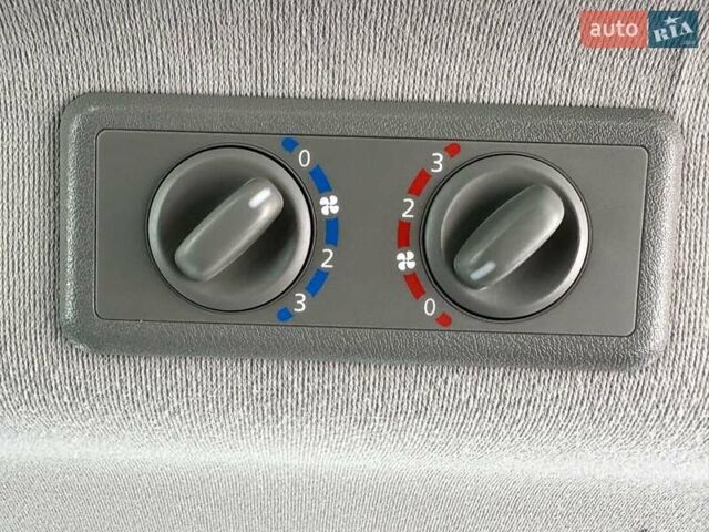 Білий Рено Трафік, об'ємом двигуна 2 л та пробігом 210 тис. км за 14990 $, фото 47 на Automoto.ua