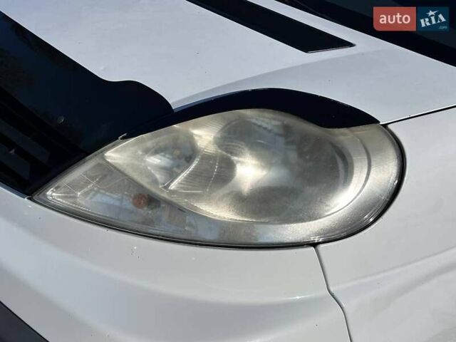 Белый Рено Трафик, объемом двигателя 2.5 л и пробегом 257 тыс. км за 12200 $, фото 9 на Automoto.ua