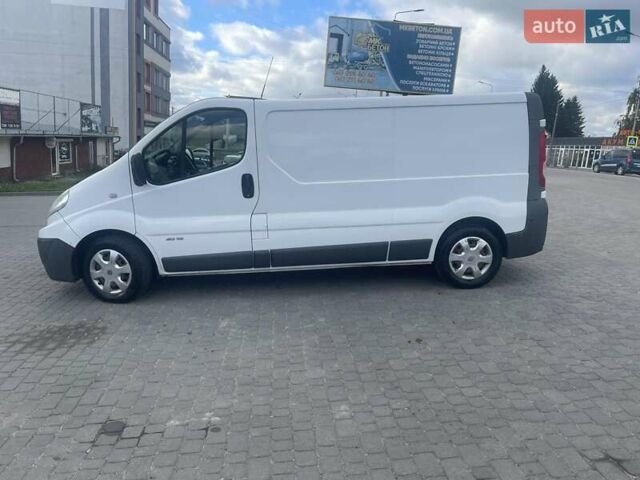 Белый Рено Трафик, объемом двигателя 2 л и пробегом 270 тыс. км за 8700 $, фото 2 на Automoto.ua