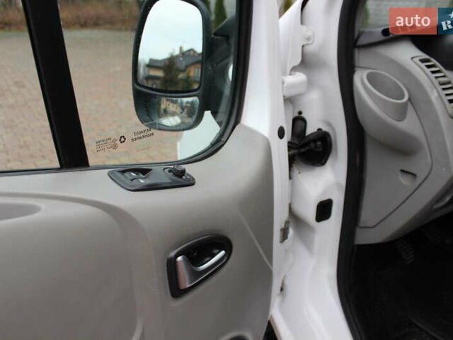 Белый Рено Трафик, объемом двигателя 2 л и пробегом 272 тыс. км за 13598 $, фото 13 на Automoto.ua