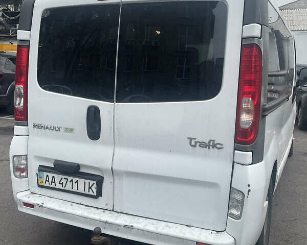 Белый Рено Трафик, объемом двигателя 2 л и пробегом 385 тыс. км за 12000 $, фото 2 на Automoto.ua