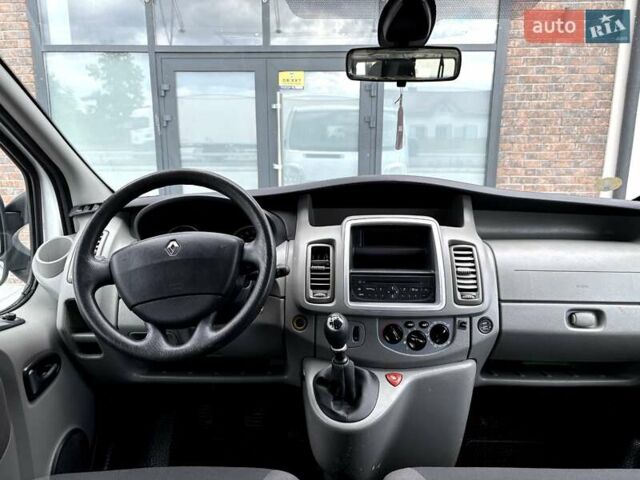Білий Рено Трафік, об'ємом двигуна 2 л та пробігом 210 тис. км за 14990 $, фото 20 на Automoto.ua
