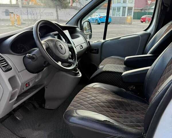 Білий Рено Трафік, об'ємом двигуна 2.5 л та пробігом 258 тис. км за 12500 $, фото 6 на Automoto.ua