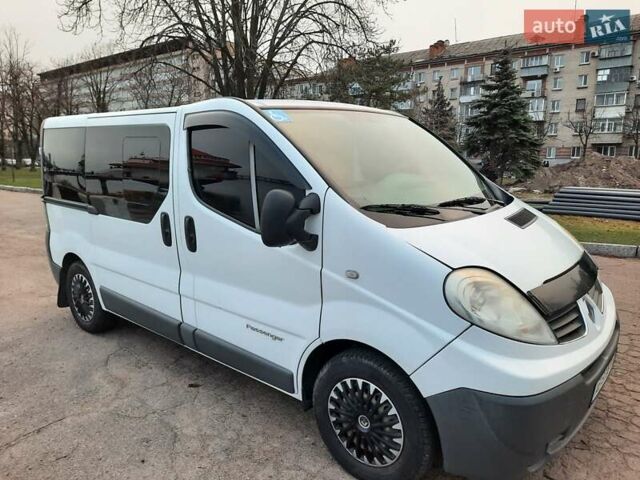 Белый Рено Трафик, объемом двигателя 2 л и пробегом 260 тыс. км за 12000 $, фото 3 на Automoto.ua
