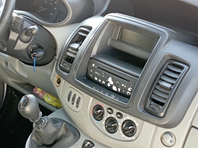 Білий Рено Трафік, об'ємом двигуна 2 л та пробігом 320 тис. км за 6343 $, фото 5 на Automoto.ua