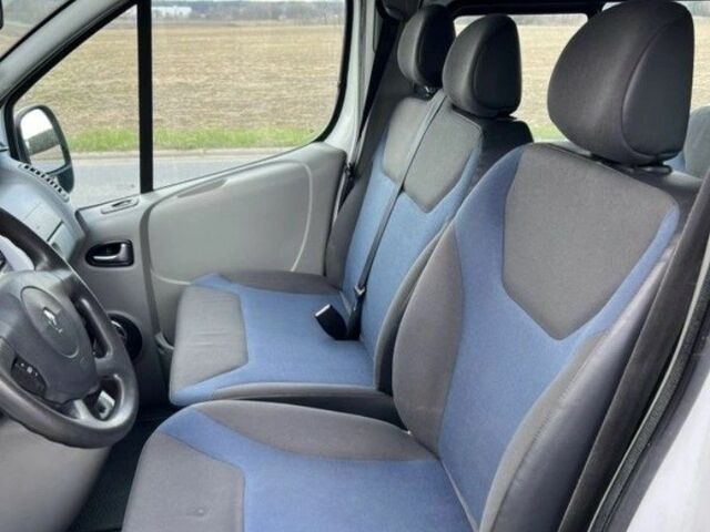 Білий Рено Трафік, об'ємом двигуна 2 л та пробігом 190 тис. км за 8300 $, фото 20 на Automoto.ua