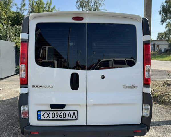 Білий Рено Трафік, об'ємом двигуна 2 л та пробігом 350 тис. км за 10500 $, фото 5 на Automoto.ua