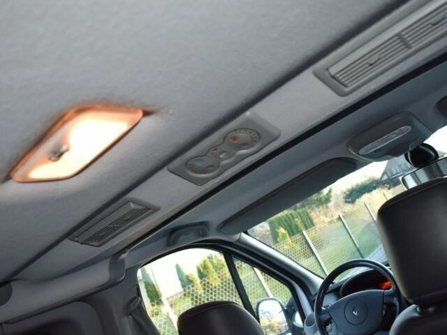 Белый Рено Трафик, объемом двигателя 2 л и пробегом 200 тыс. км за 8100 $, фото 1 на Automoto.ua