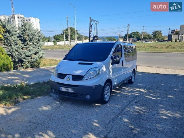 Білий Рено Трафік, об'ємом двигуна 2 л та пробігом 285 тис. км за 13200 $, фото 1 на Automoto.ua