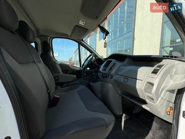 Белый Рено Трафик, объемом двигателя 2 л и пробегом 220 тыс. км за 14990 $, фото 24 на Automoto.ua