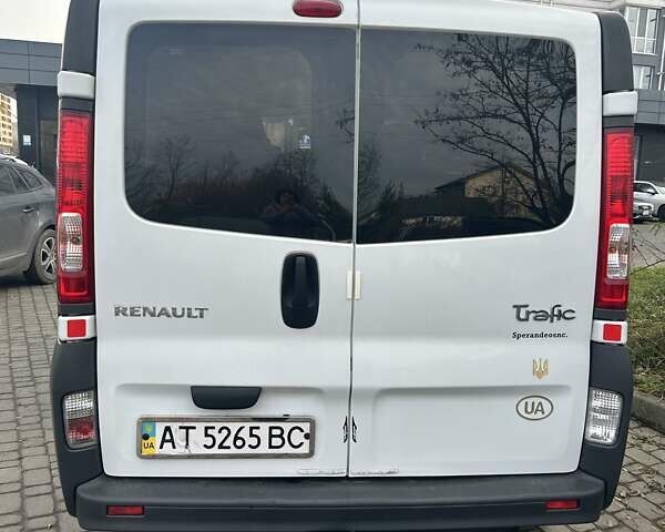 Білий Рено Трафік, об'ємом двигуна 2 л та пробігом 200 тис. км за 13800 $, фото 3 на Automoto.ua