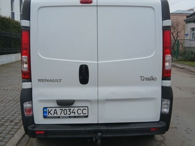 Белый Рено Трафик, объемом двигателя 2 л и пробегом 317 тыс. км за 8745 $, фото 3 на Automoto.ua