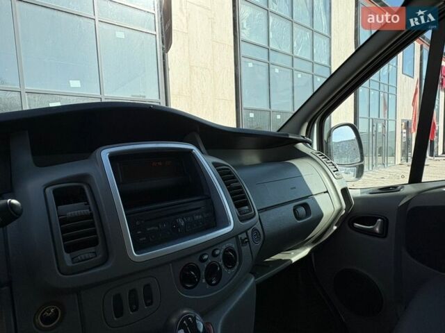 Белый Рено Трафик, объемом двигателя 2 л и пробегом 220 тыс. км за 14990 $, фото 21 на Automoto.ua