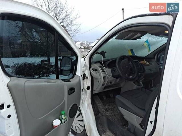 Белый Рено Трафик, объемом двигателя 2 л и пробегом 430 тыс. км за 8300 $, фото 3 на Automoto.ua