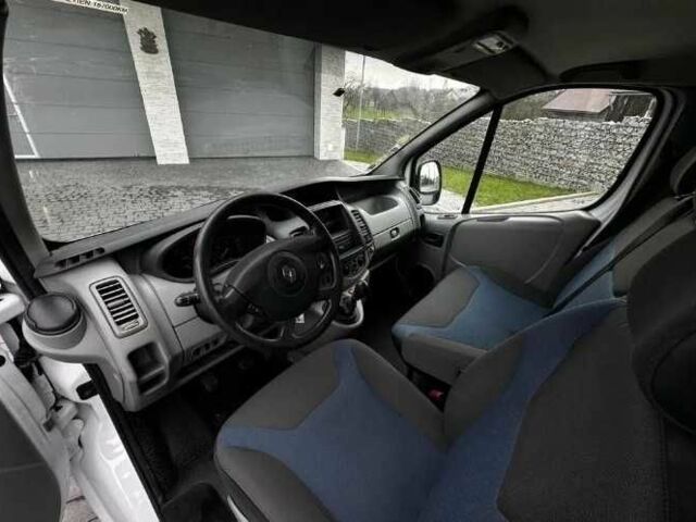 Белый Рено Трафик, объемом двигателя 2 л и пробегом 188 тыс. км за 7500 $, фото 6 на Automoto.ua