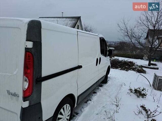 Белый Рено Трафик, объемом двигателя 2 л и пробегом 430 тыс. км за 8300 $, фото 7 на Automoto.ua