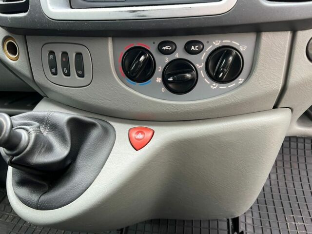 Білий Рено Трафік, об'ємом двигуна 2 л та пробігом 190 тис. км за 8300 $, фото 17 на Automoto.ua