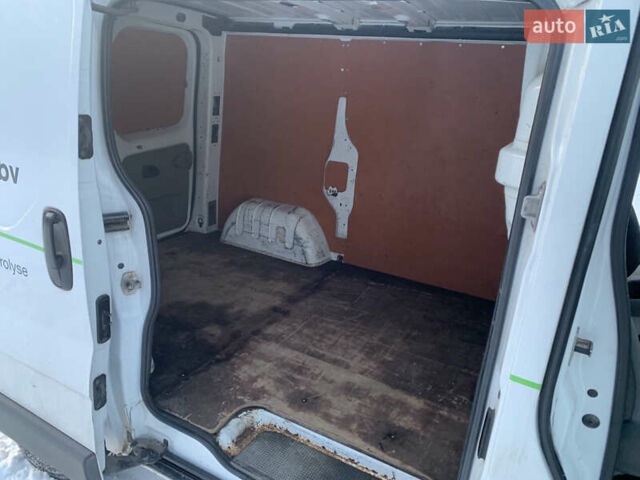 Білий Рено Трафік, об'ємом двигуна 2 л та пробігом 370 тис. км за 10000 $, фото 12 на Automoto.ua