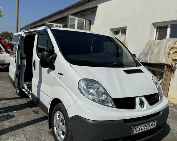 Білий Рено Трафік, об'ємом двигуна 2 л та пробігом 350 тис. км за 10500 $, фото 1 на Automoto.ua