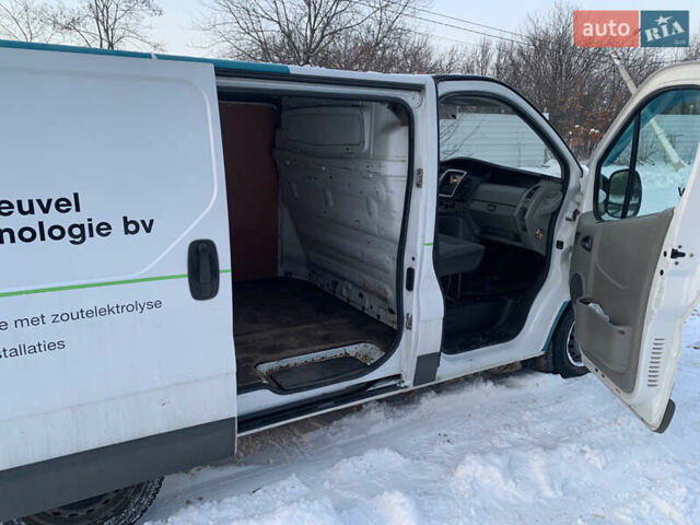 Білий Рено Трафік, об'ємом двигуна 2 л та пробігом 370 тис. км за 10000 $, фото 11 на Automoto.ua